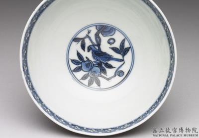 图片[2]-Stem bowl with underglaze blue decoration and painted gold floral decoration on a red ground, Ming dynasty (16th-17th century)-China Archive